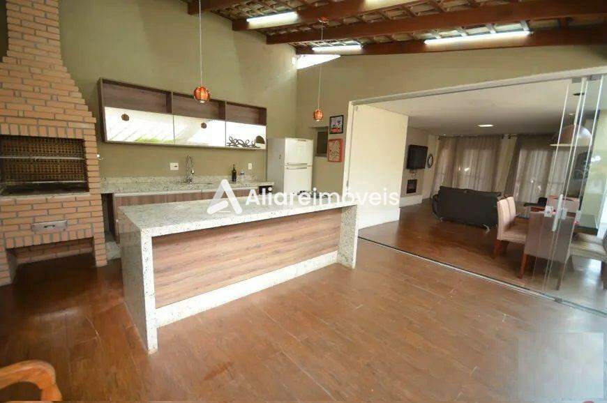 Casa à venda com 3 quartos, 265m² - Foto 27