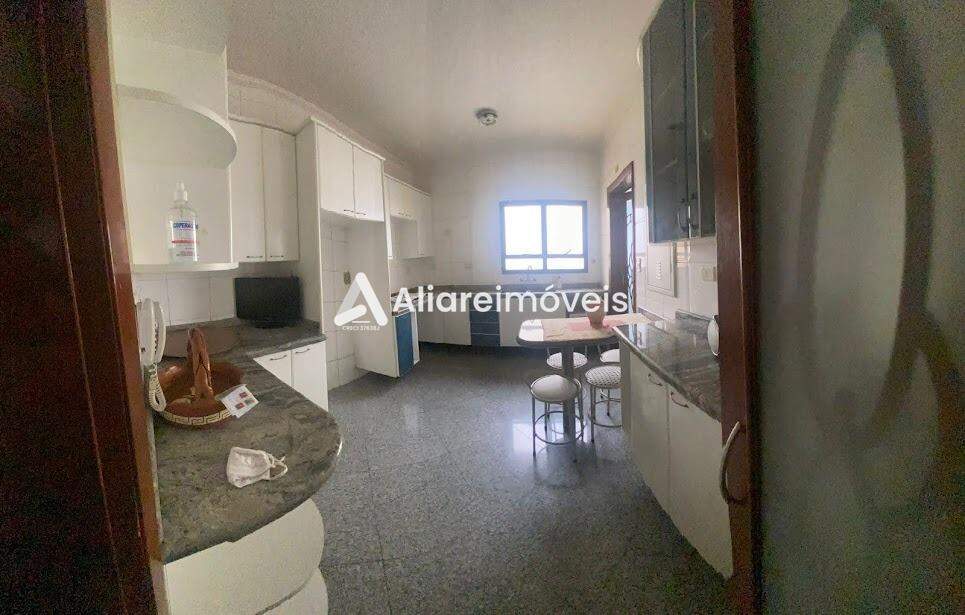 Apartamento à venda com 3 quartos, 128m² - Foto 3