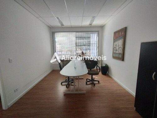 Casa para alugar com 6 quartos, 300m² - Foto 3