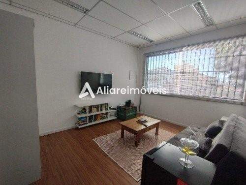 Casa para alugar com 6 quartos, 300m² - Foto 4