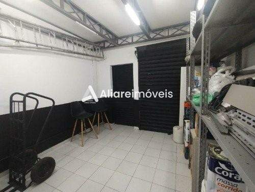 Casa para alugar com 6 quartos, 300m² - Foto 13