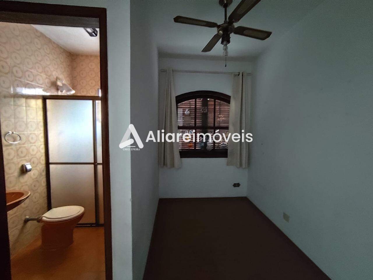 Casa para alugar com 4 quartos, 200m² - Foto 14