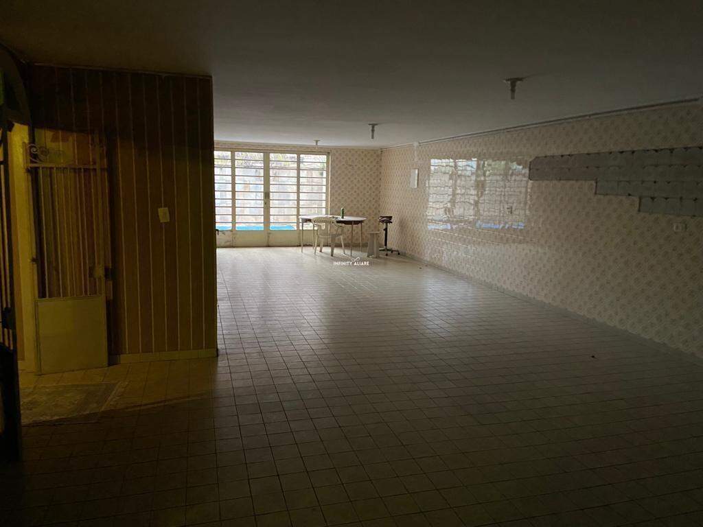 Casa para alugar com 4 quartos, 600m² - Foto 9