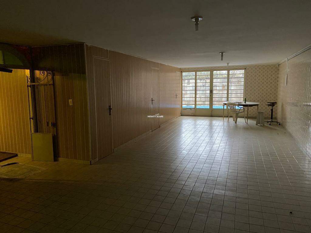 Casa para alugar com 4 quartos, 600m² - Foto 2