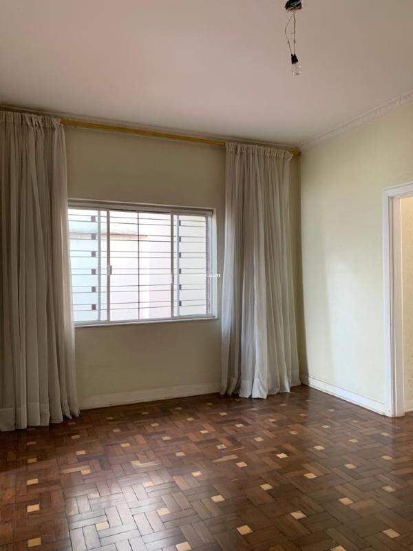 Casa à venda com 3 quartos, 190m² - Foto 2