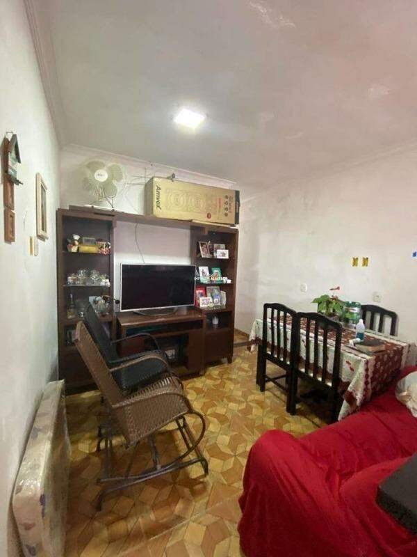 Casa à venda com 3 quartos, 150m² - Foto 1