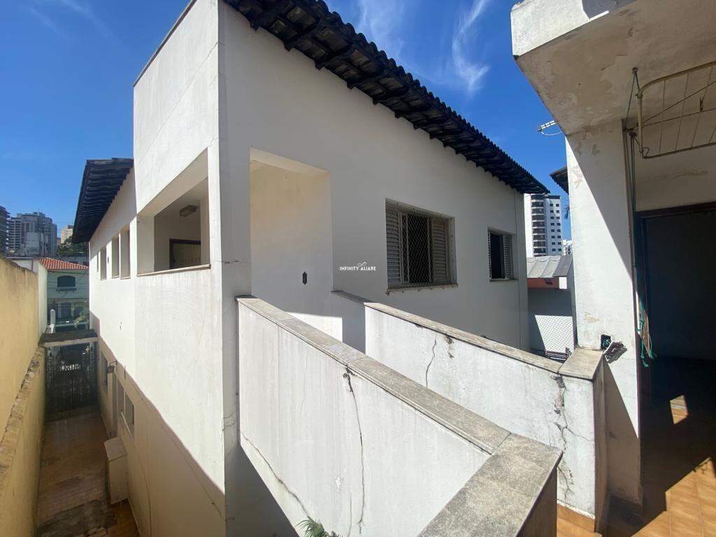 Casa à venda com 6 quartos, 200m² - Foto 28