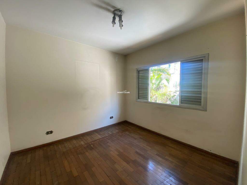 Casa à venda com 6 quartos, 200m² - Foto 17