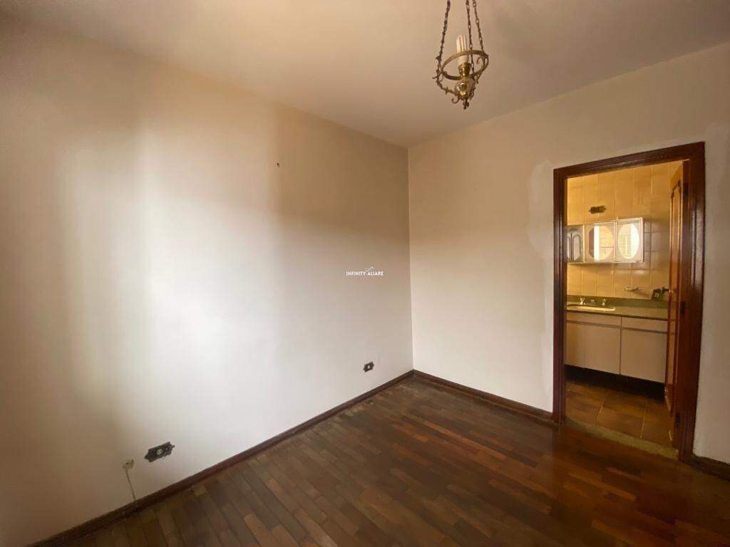 Casa à venda com 6 quartos, 200m² - Foto 5