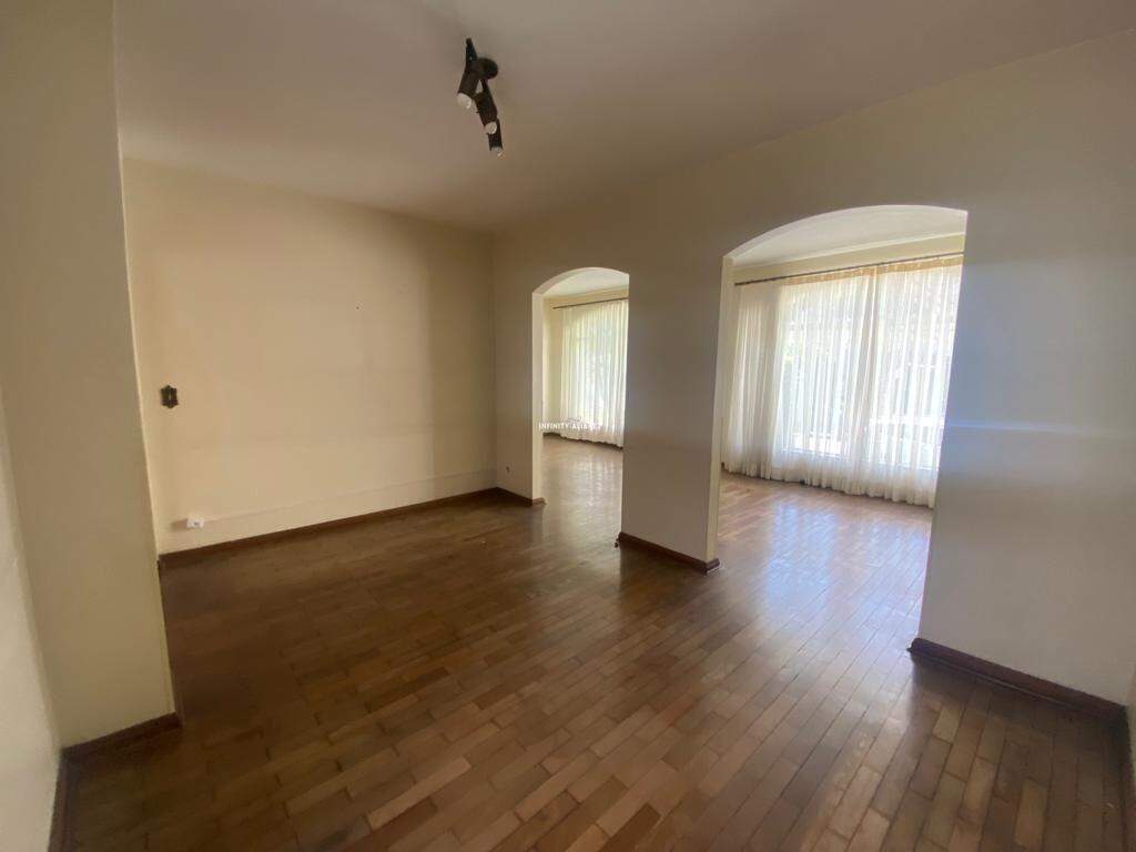 Casa à venda com 6 quartos, 200m² - Foto 12