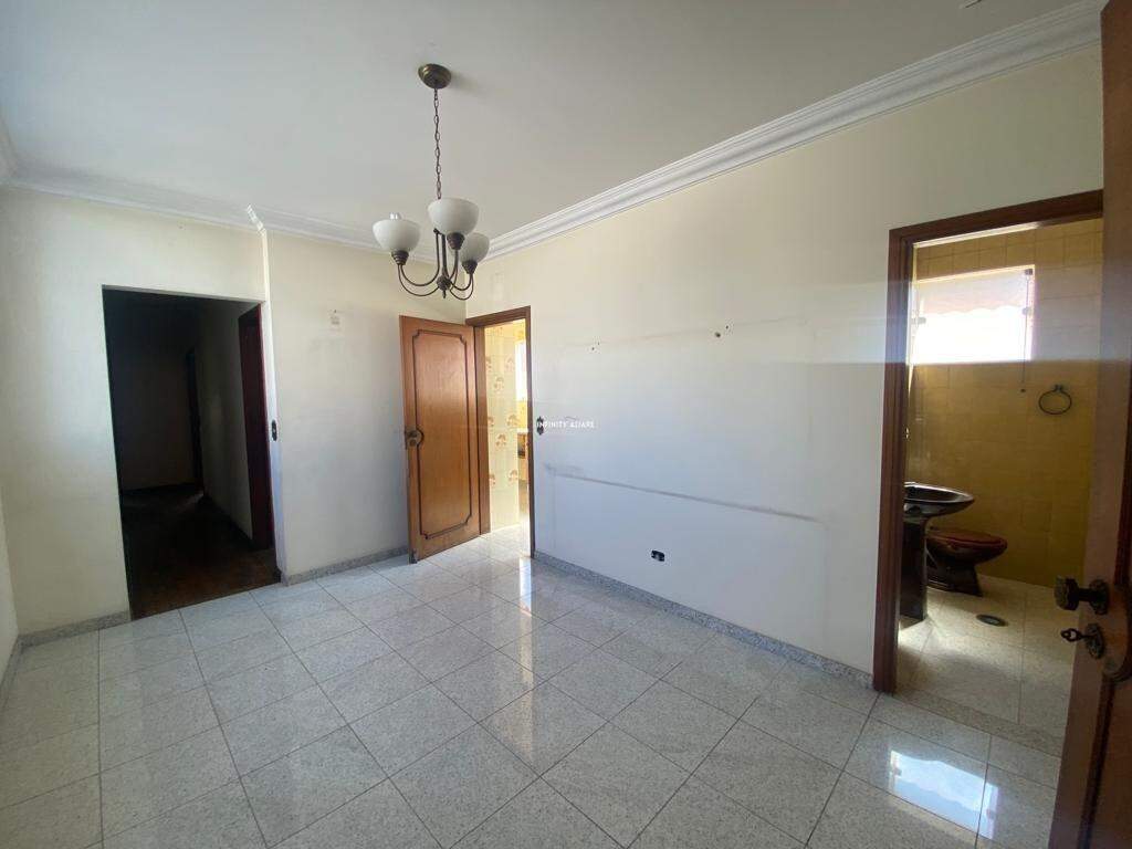 Casa à venda com 6 quartos, 200m² - Foto 24