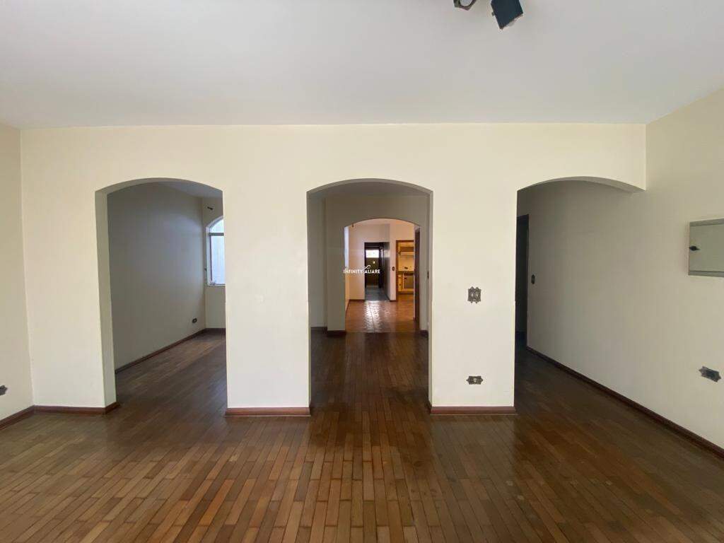 Casa à venda com 6 quartos, 200m² - Foto 13