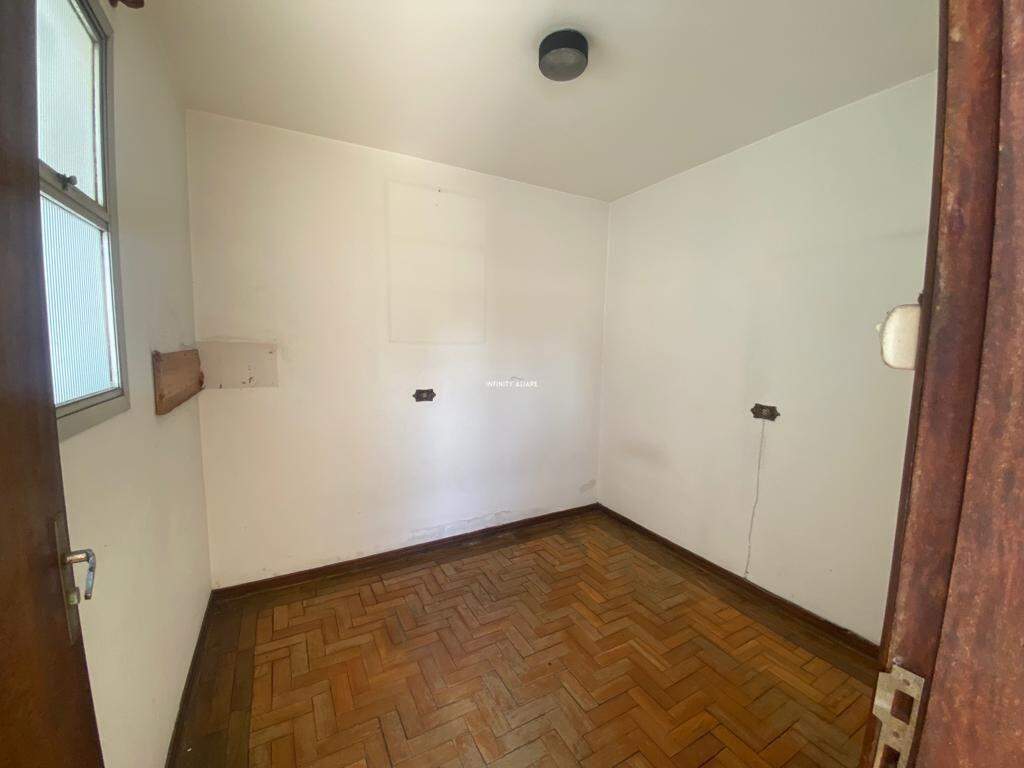 Casa à venda com 6 quartos, 200m² - Foto 29