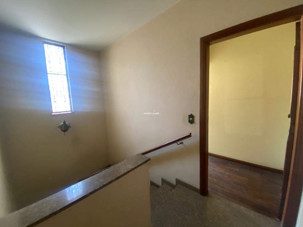 Casa à venda com 6 quartos, 200m² - Foto 14