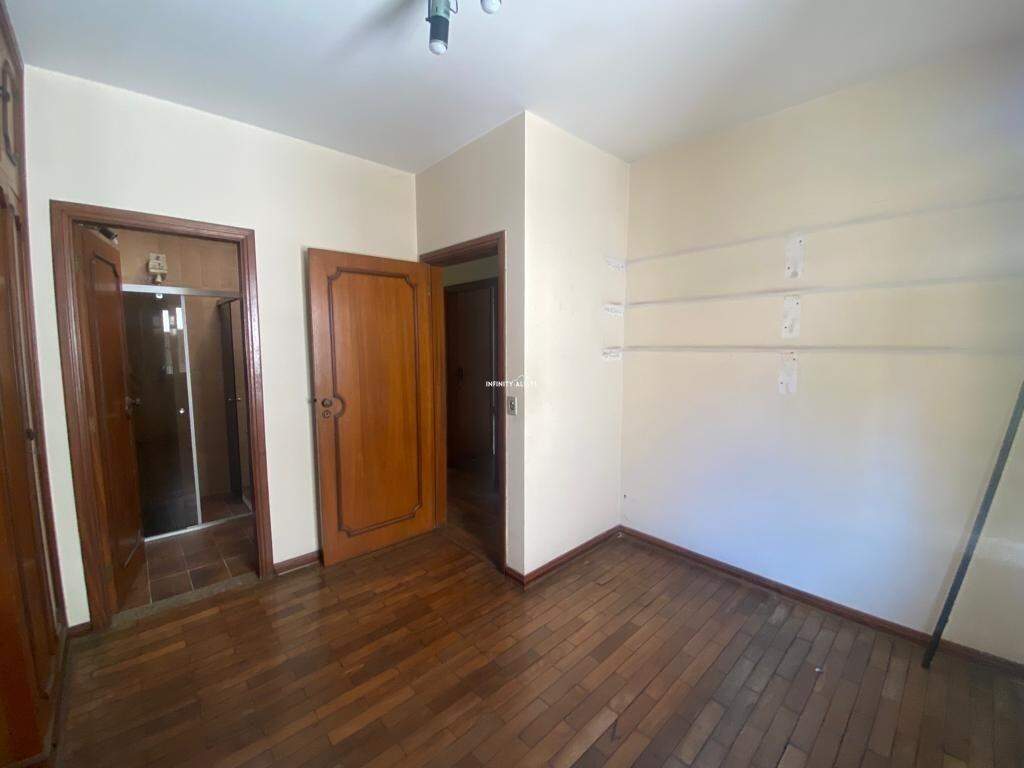 Casa à venda com 6 quartos, 200m² - Foto 19