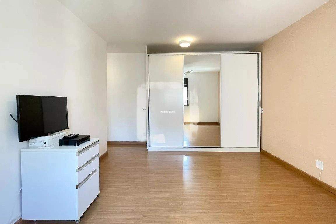 Apartamento para alugar com 3 quartos, 185m² - Foto 6