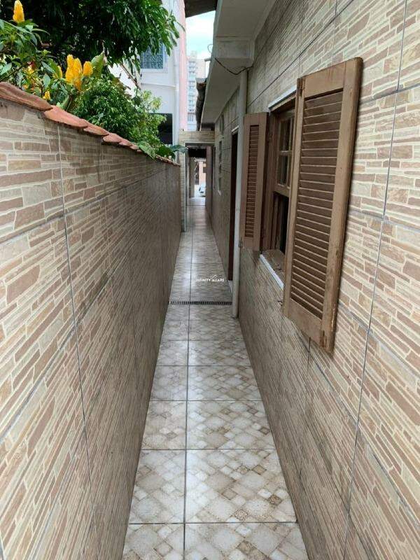 Casa à venda com 2 quartos, 147m² - Foto 1