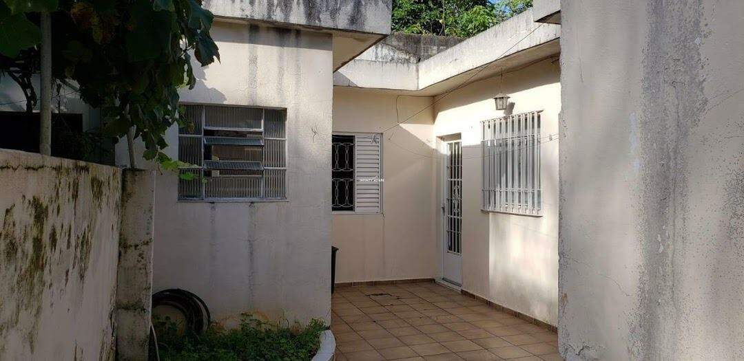 Casa à venda com 3 quartos, 240m² - Foto 1