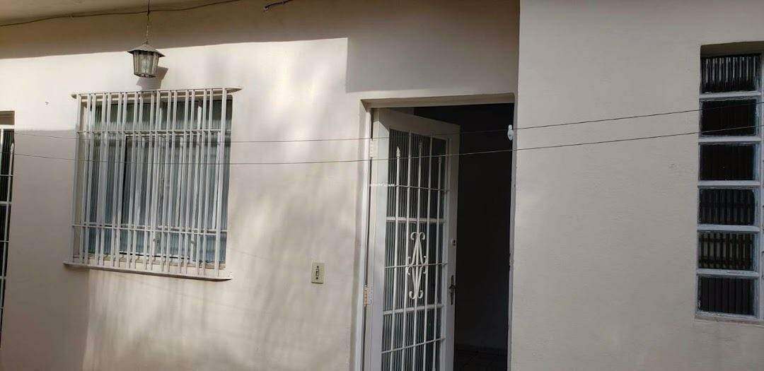 Casa à venda com 3 quartos, 240m² - Foto 2