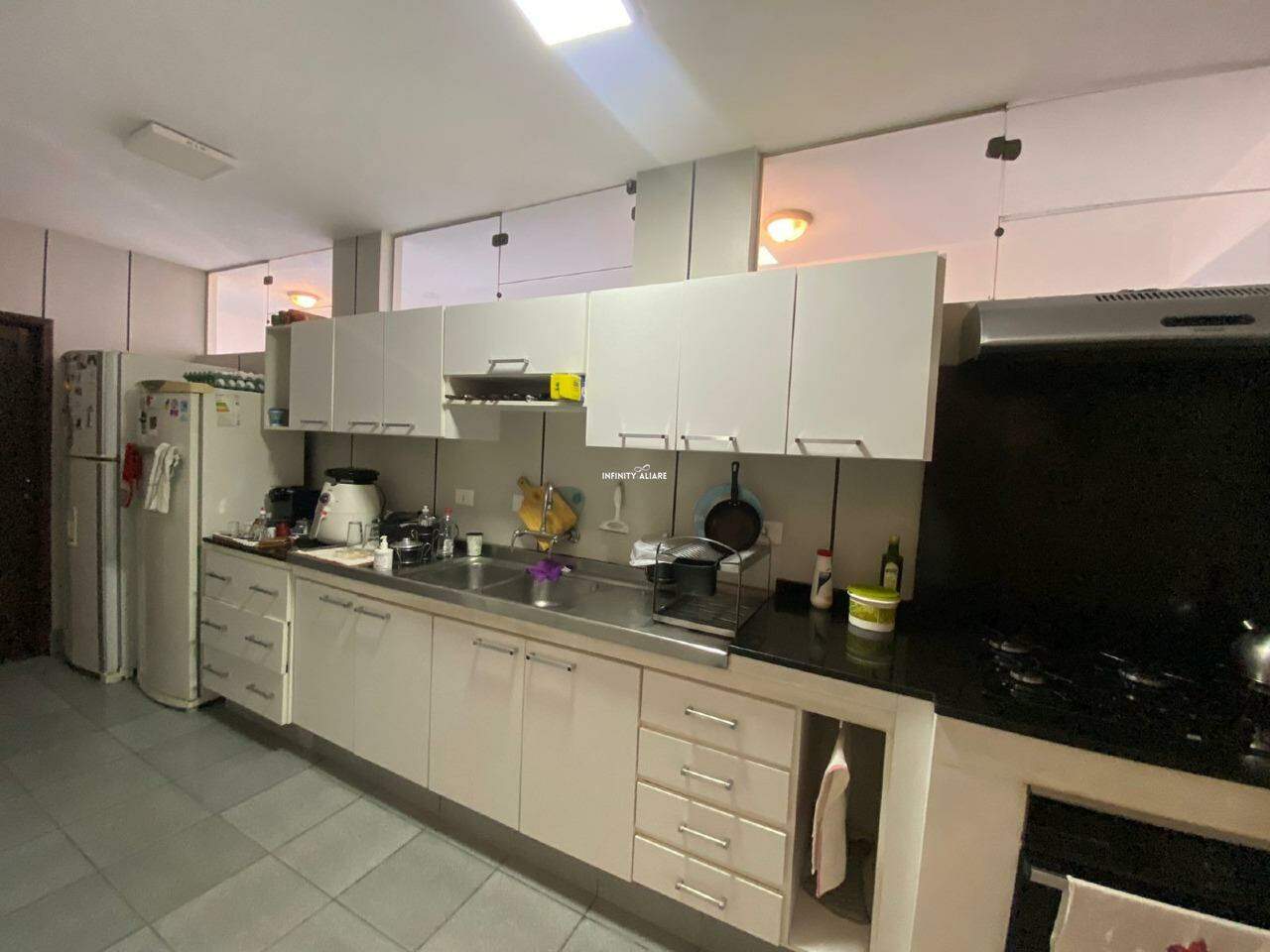 Casa à venda com 7 quartos, 350m² - Foto 17