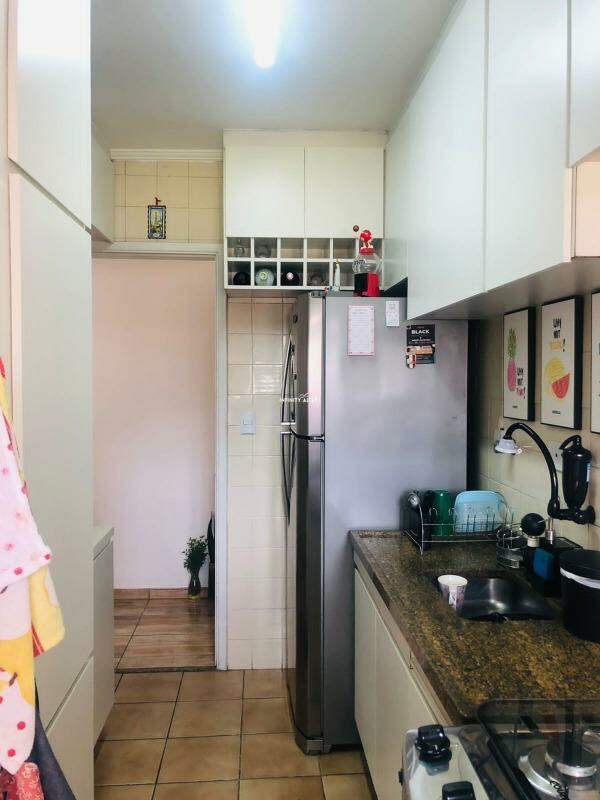 Apartamento à venda com 2 quartos, 56m² - Foto 2