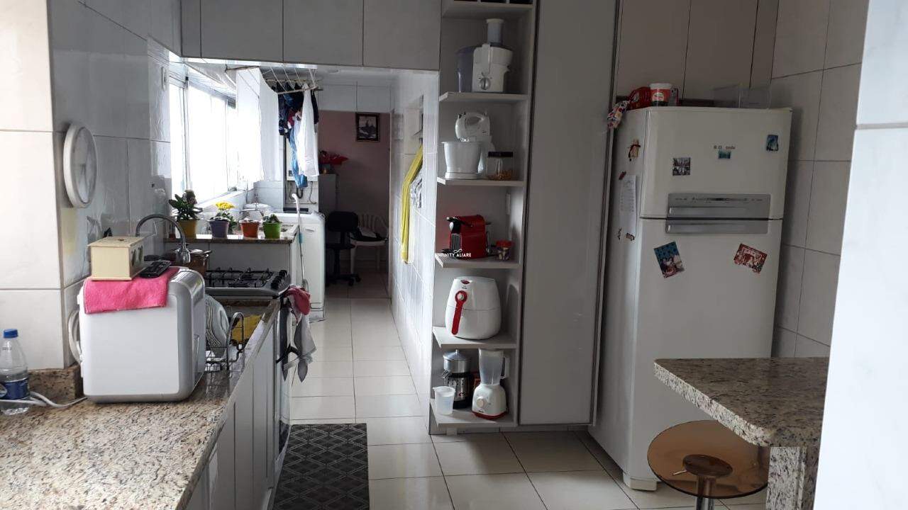 Apartamento à venda com 3 quartos, 130m² - Foto 4