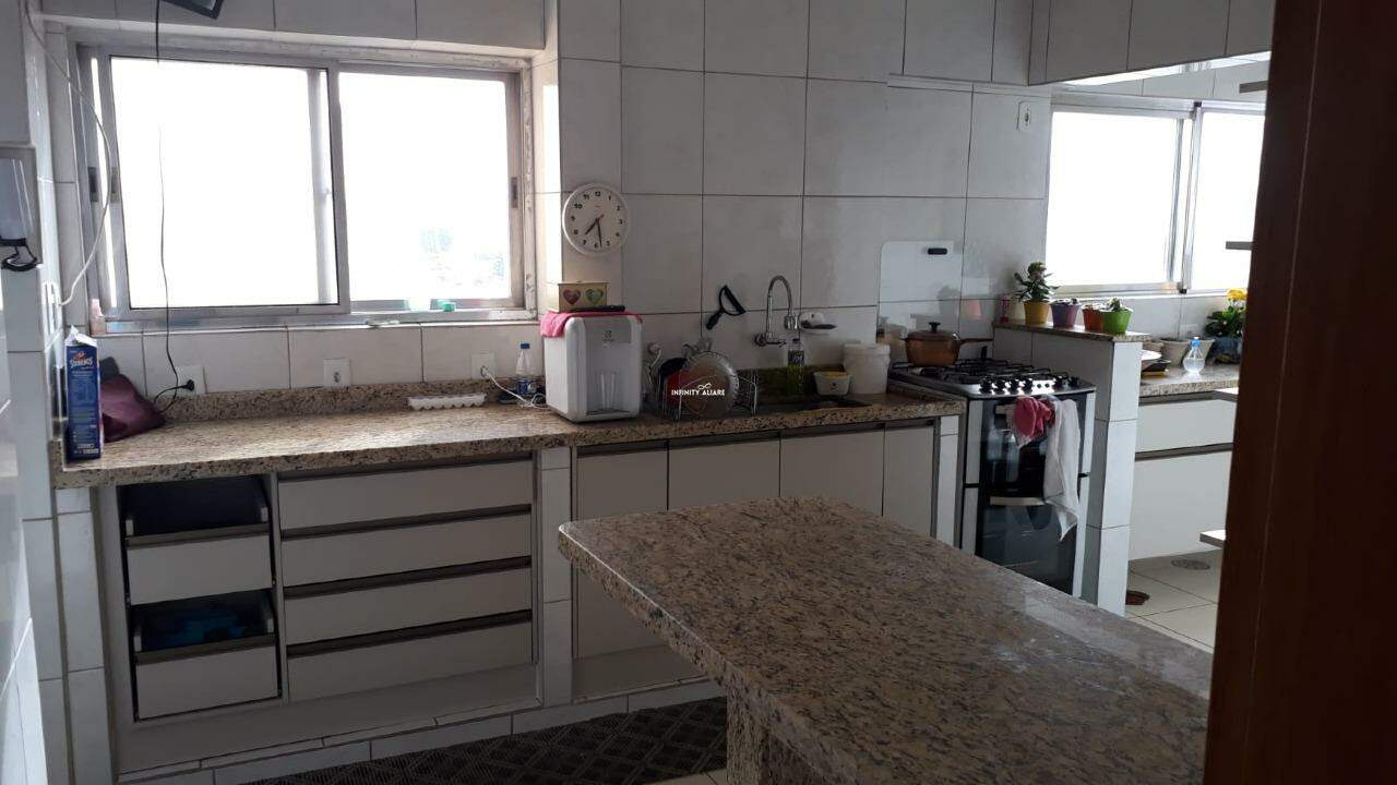 Apartamento à venda com 3 quartos, 130m² - Foto 3