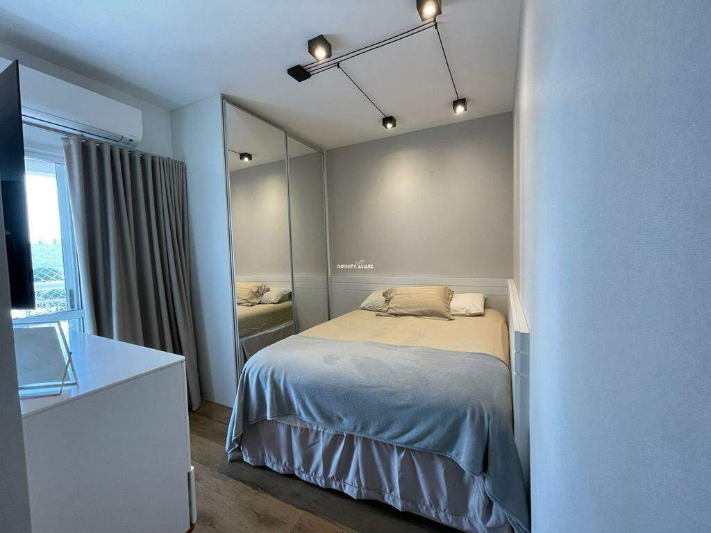 Apartamento à venda com 3 quartos, 103m² - Foto 2