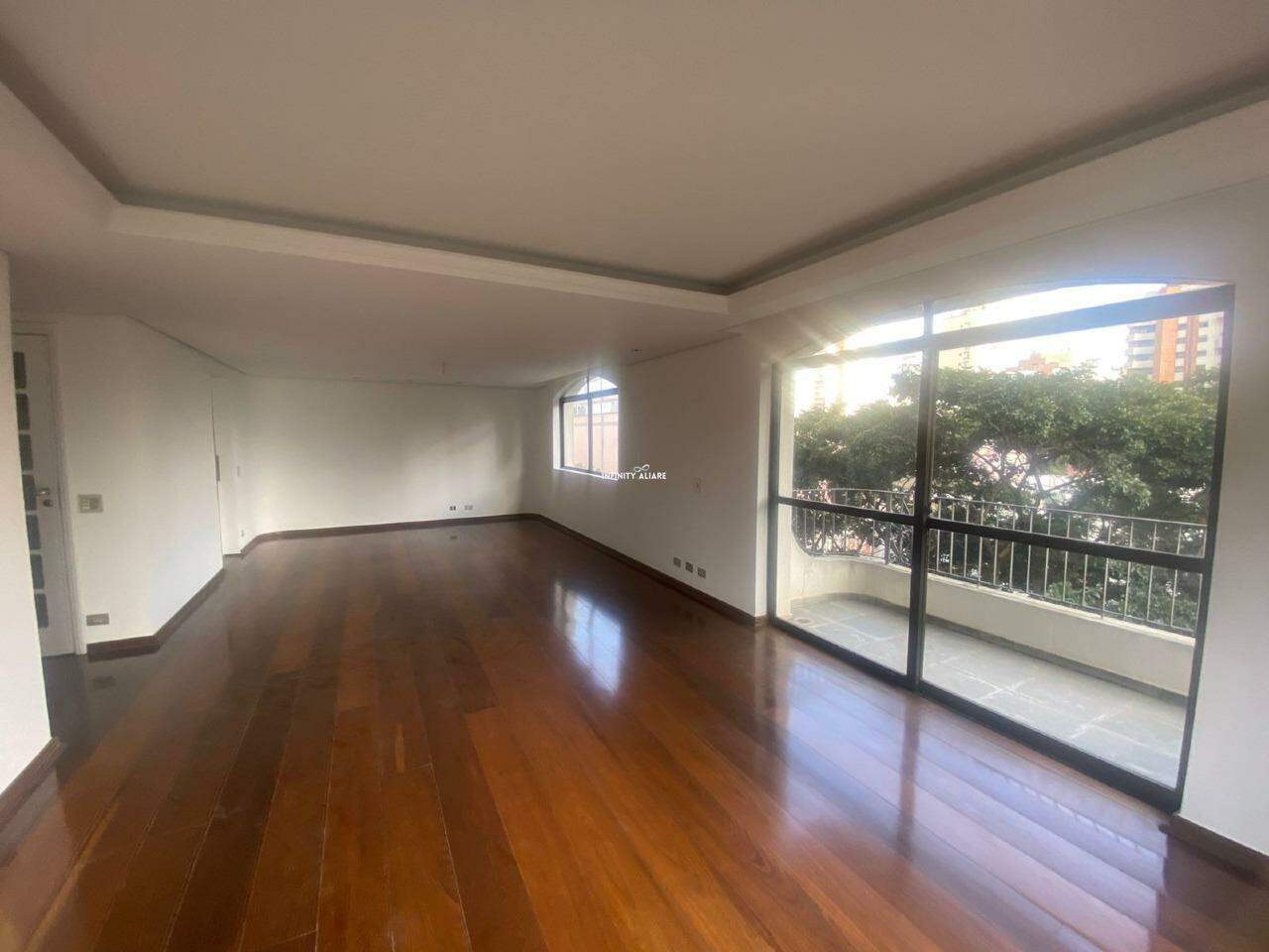 Apartamento à venda com 3 quartos, 190m² - Foto 1