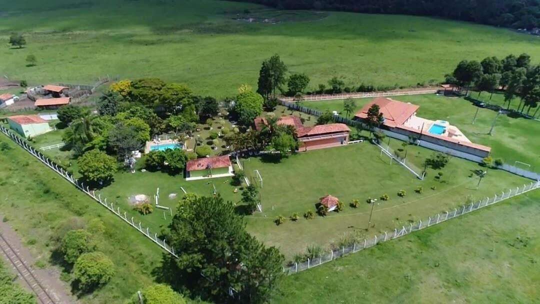 Fazenda à venda com 5 quartos, 500m² - Foto 1