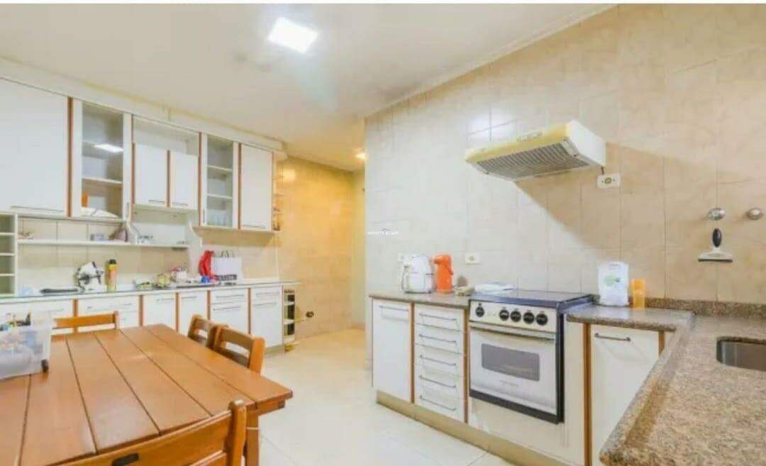 Casa para alugar com 5 quartos, 350m² - Foto 9