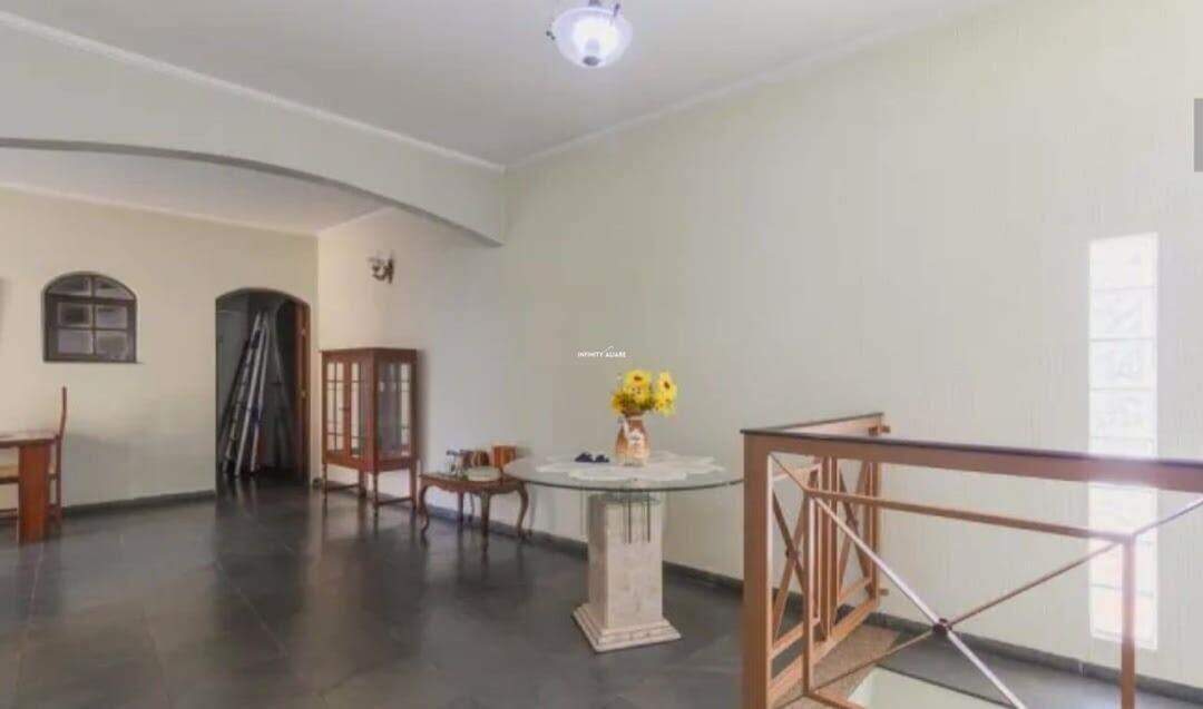 Casa para alugar com 5 quartos, 350m² - Foto 25