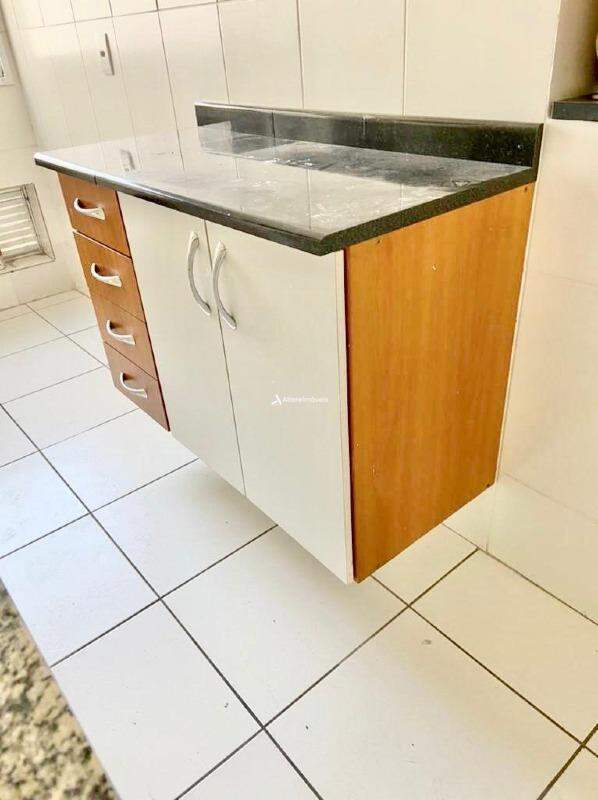 Apartamento à venda com 2 quartos, 69m² - Foto 3