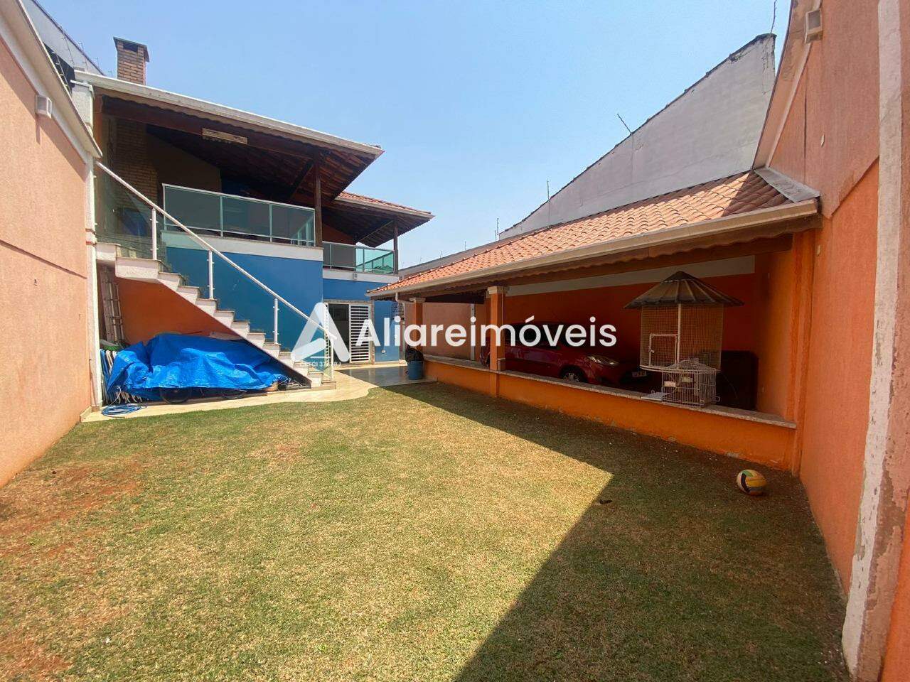 Casa à venda com 3 quartos, 370m² - Foto 1