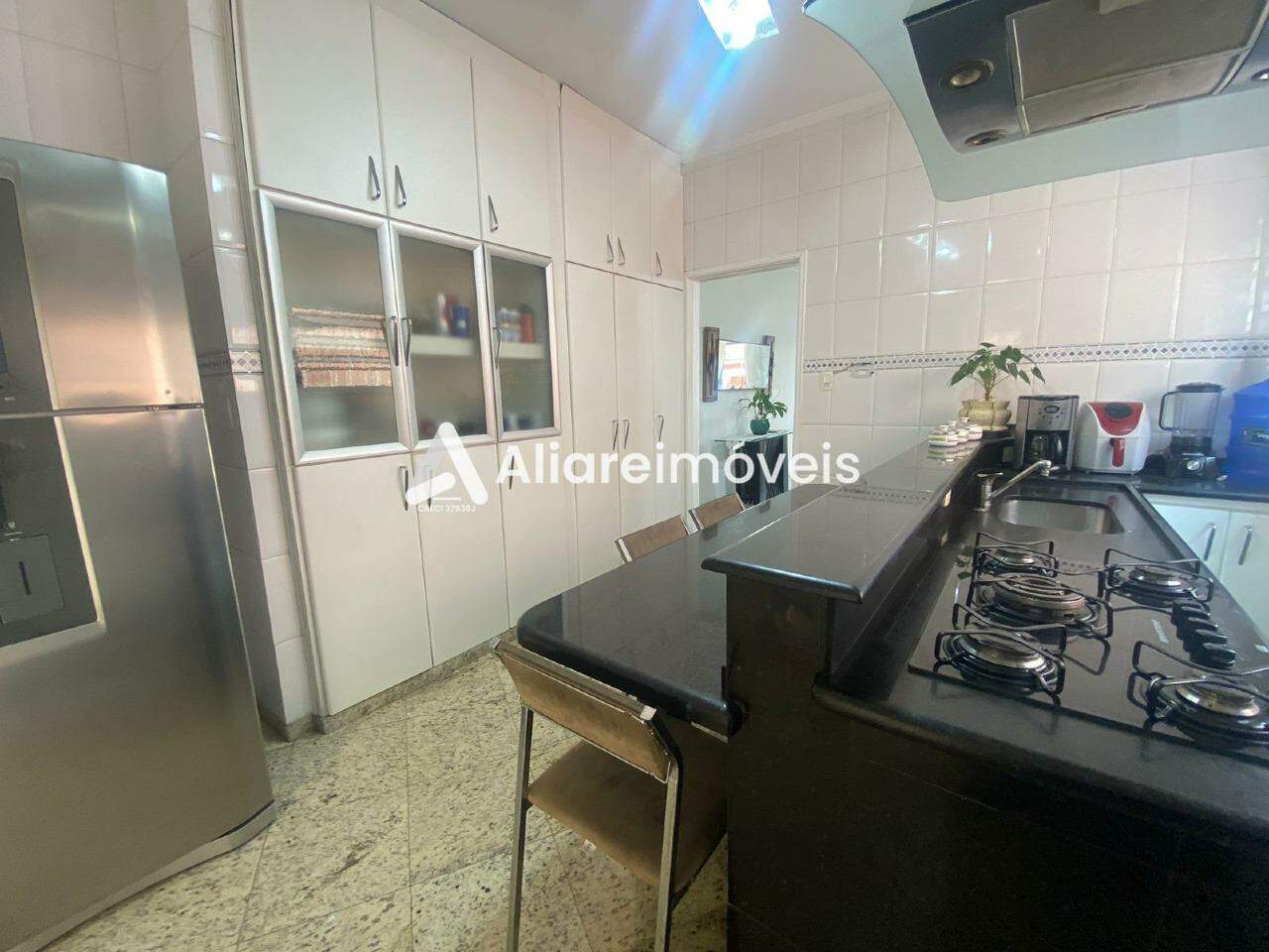 Casa à venda com 3 quartos, 370m² - Foto 14