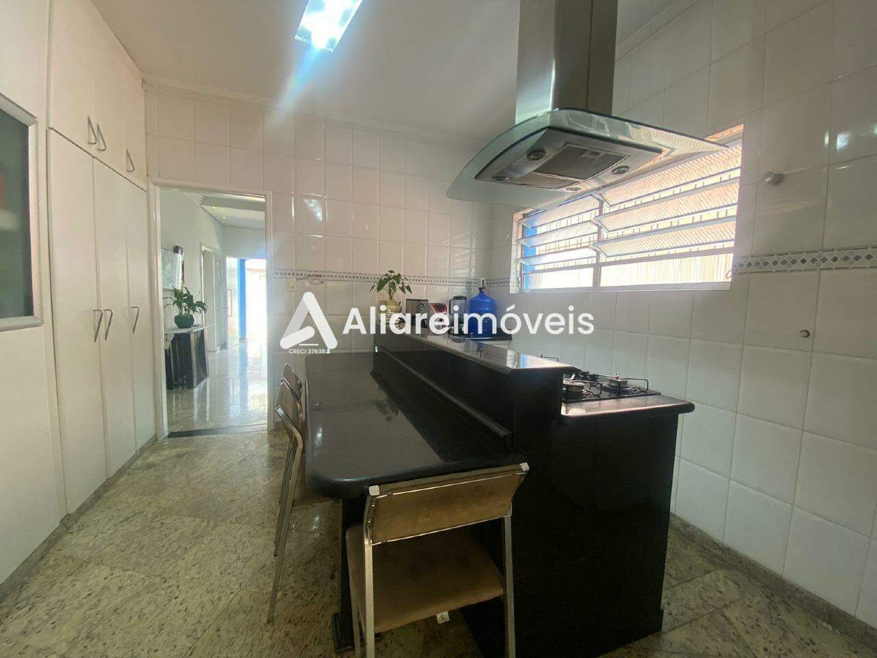 Casa à venda com 3 quartos, 370m² - Foto 15