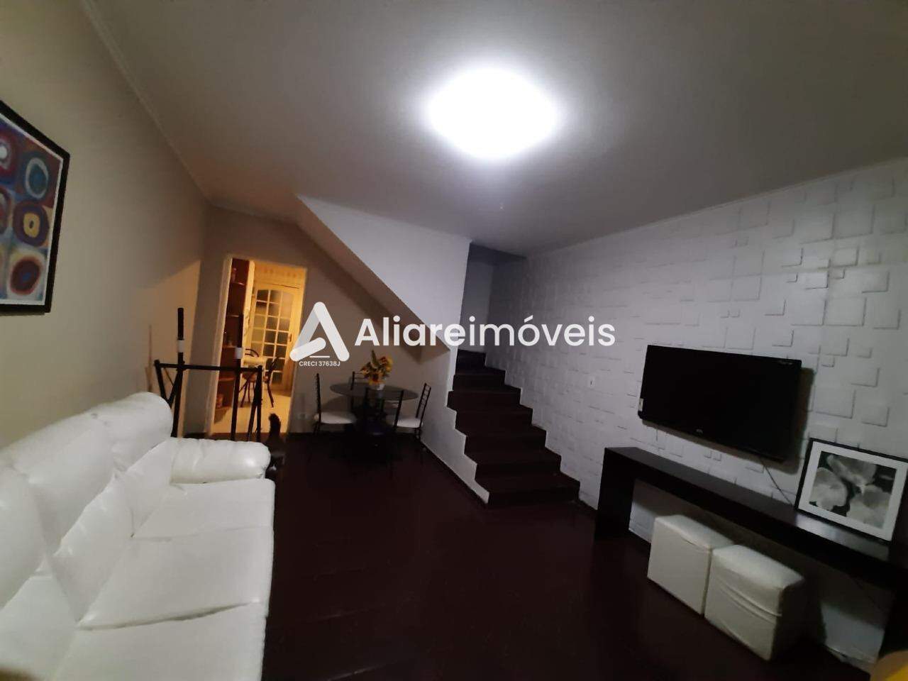 Casa à venda com 3 quartos, 120m² - Foto 1