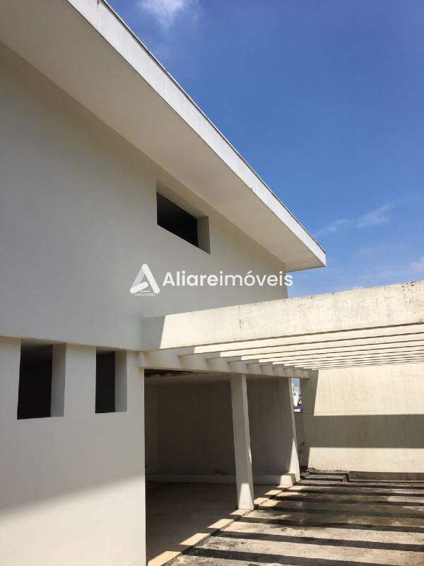 Casa para alugar com 5 quartos, 1000m² - Foto 1