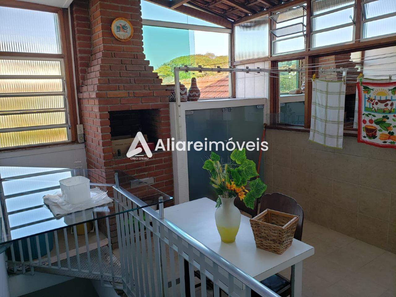 Casa à venda com 3 quartos, 407m² - Foto 1