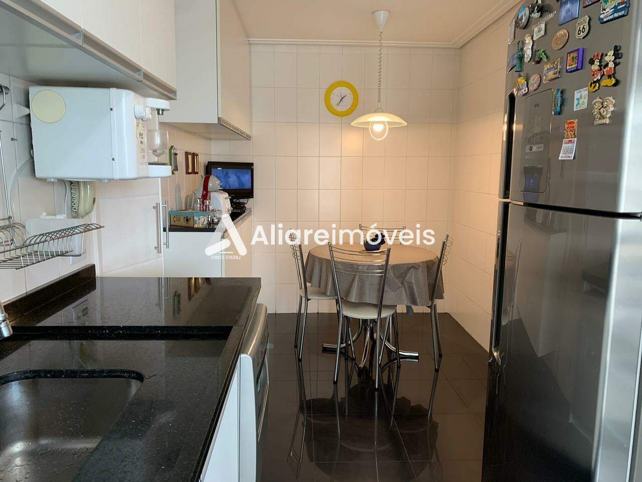 Apartamento à venda com 3 quartos, 112m² - Foto 3