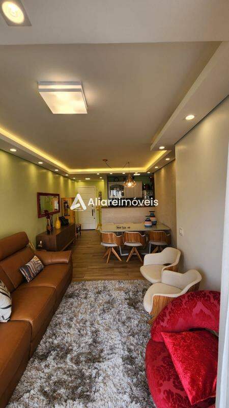 Apartamento à venda com 3 quartos, 77m² - Foto 1