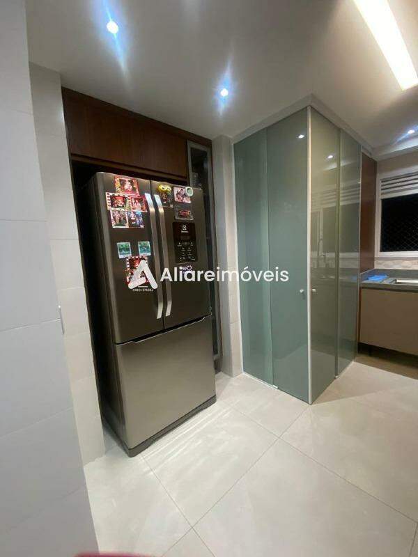 Apartamento à venda com 3 quartos, 127m² - Foto 10