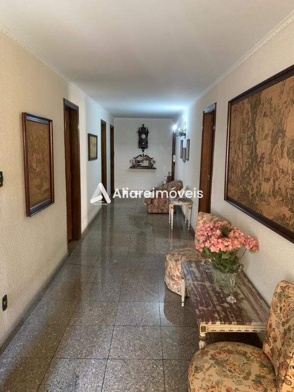 Casa para alugar com 5 quartos, 750m² - Foto 11