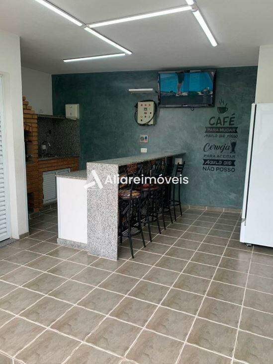 Casa à venda com 3 quartos, 231m² - Foto 2