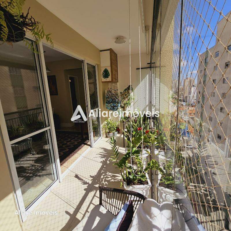 Apartamento à venda com 2 quartos, 77m² - Foto 3