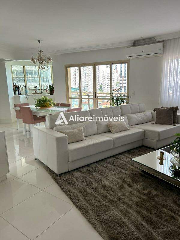 Apartamento à venda com 4 quartos, 254m² - Foto 2