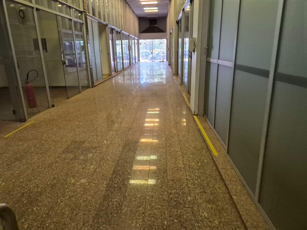Sala para aluguel no Centro: 