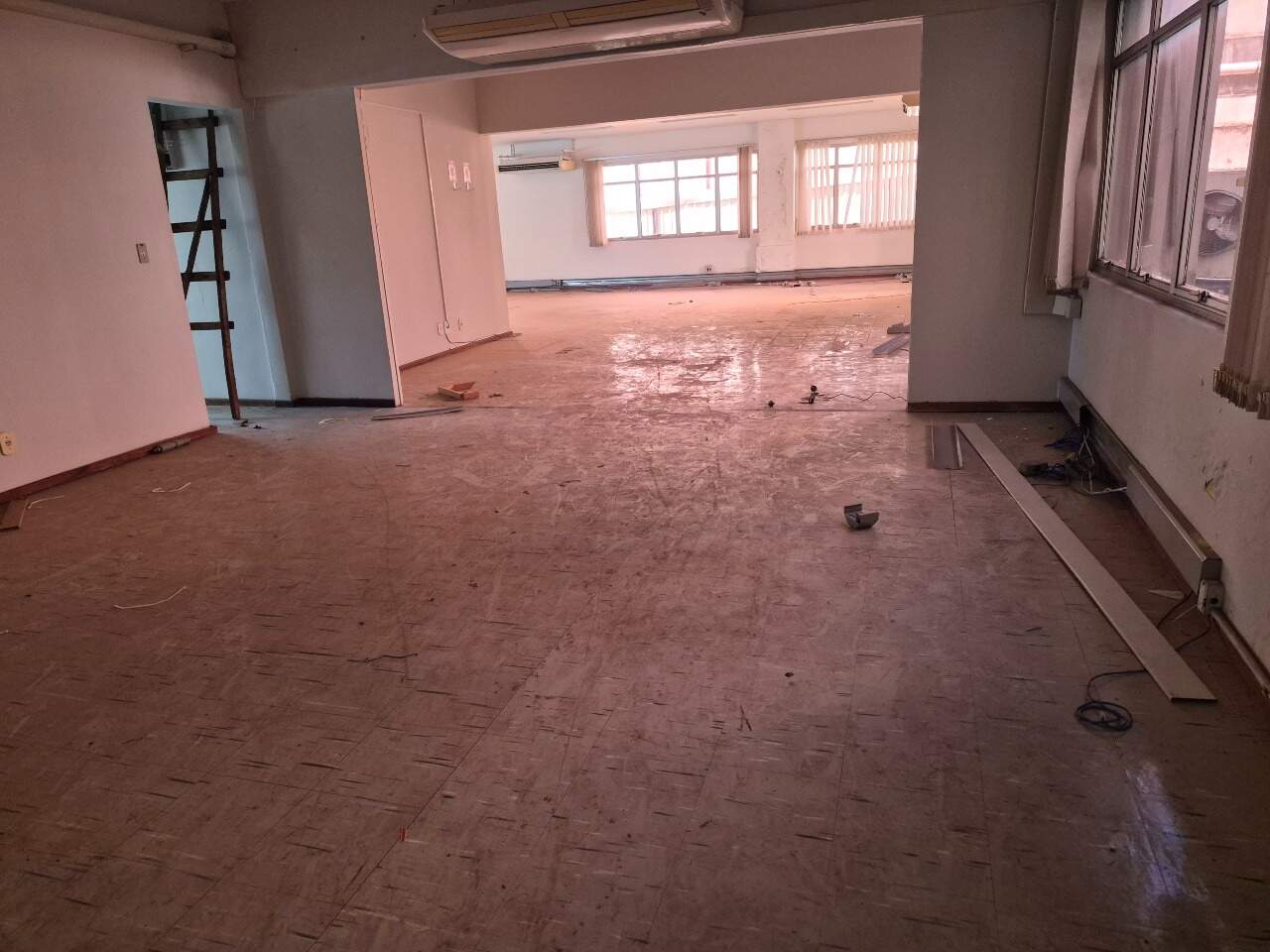 Sala para aluguel no Centro: 