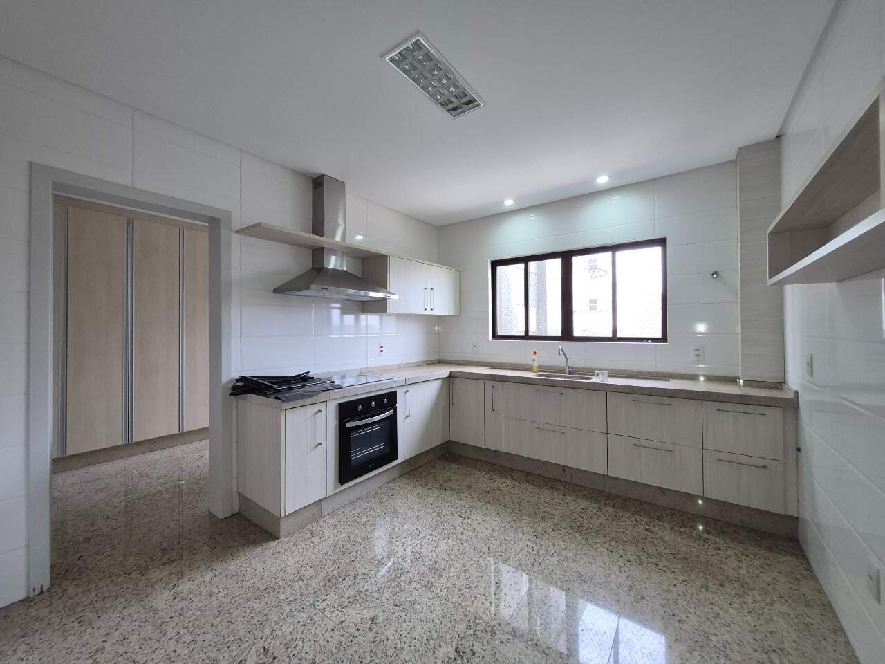 Apartamento para aluguel no Região do Lago 1: COZINHA