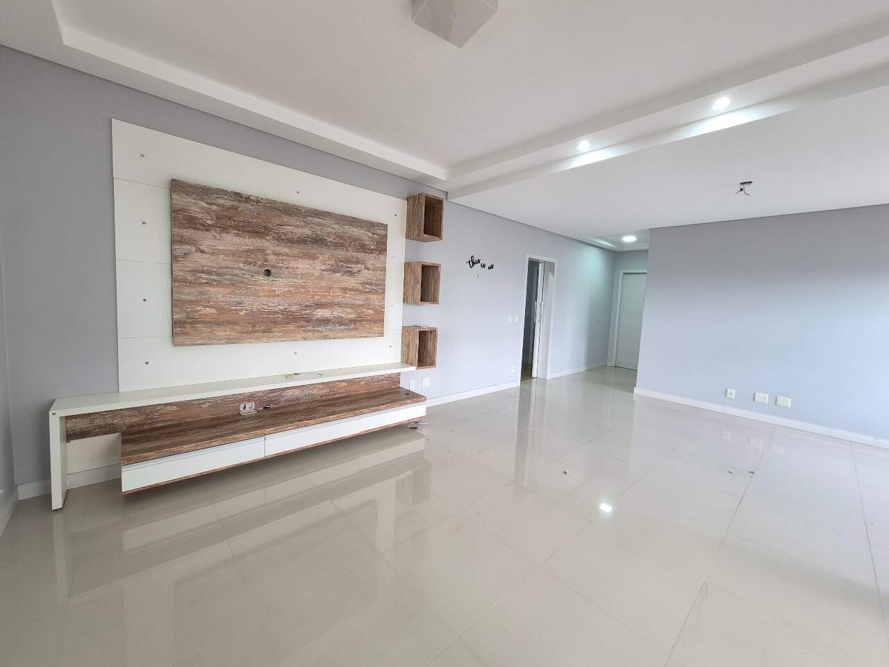 Apartamento para aluguel no Região do Lago 1: SALA